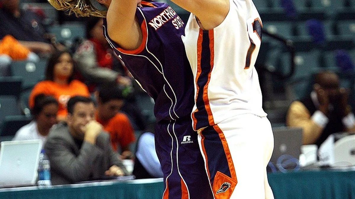 WNBA奖项追踪：阿贾·威尔逊核心位置竞争格局解析